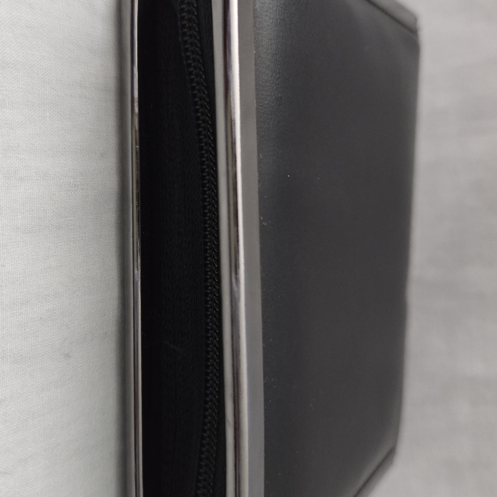 CALVIN KLEIN MANICURE CASE - Picture 3 of 8